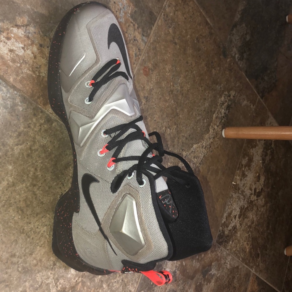 Men's Lebron James Nike XIII, Wolf Grey